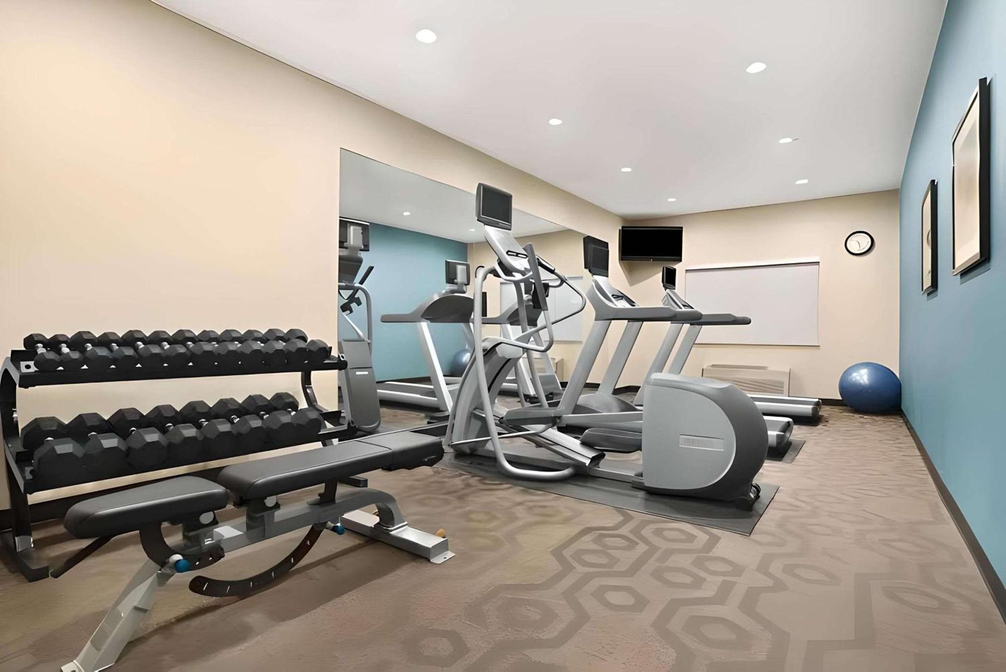 Dubuque Inn & Suites מראה חיצוני תמונה