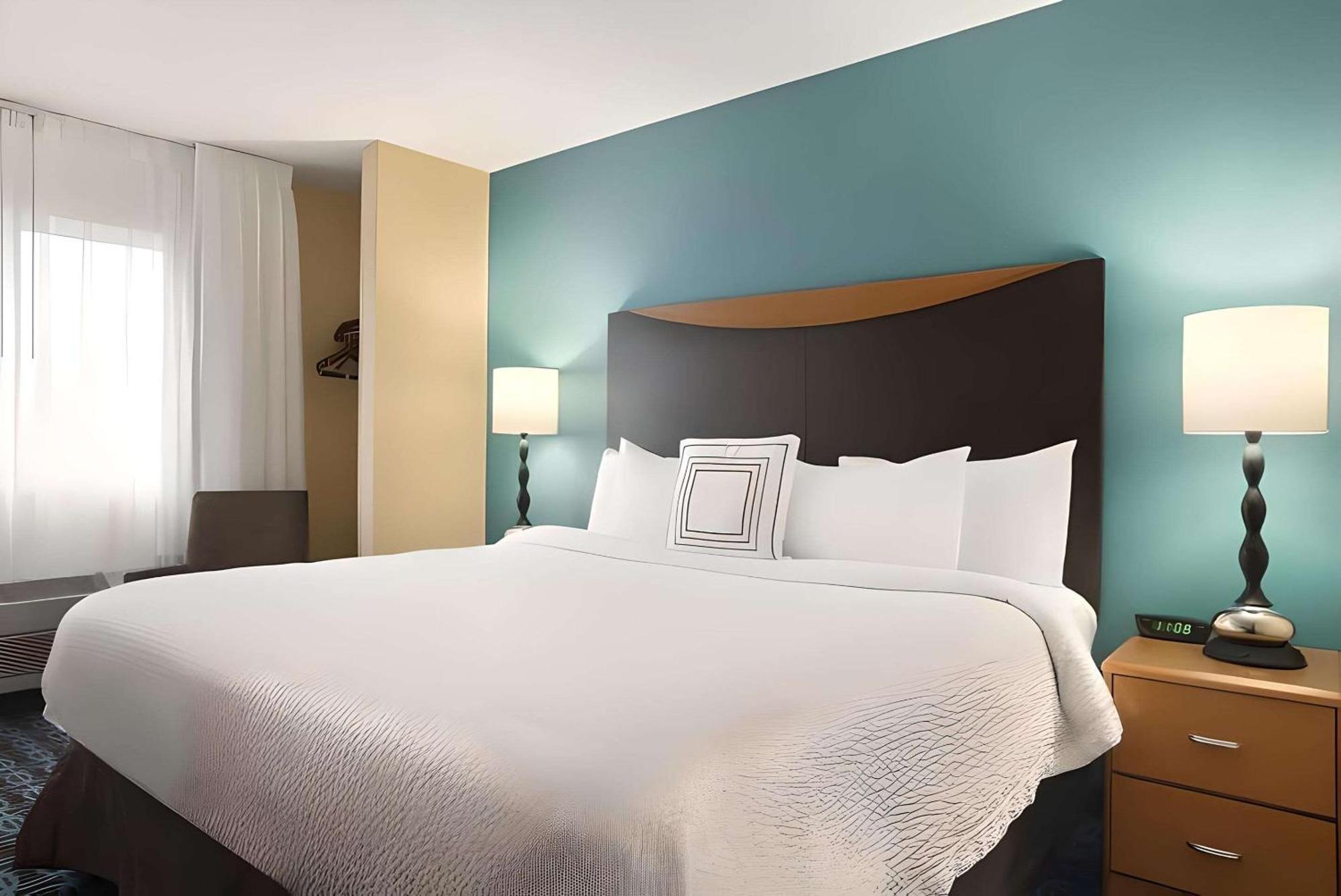 Dubuque Inn & Suites מראה חיצוני תמונה