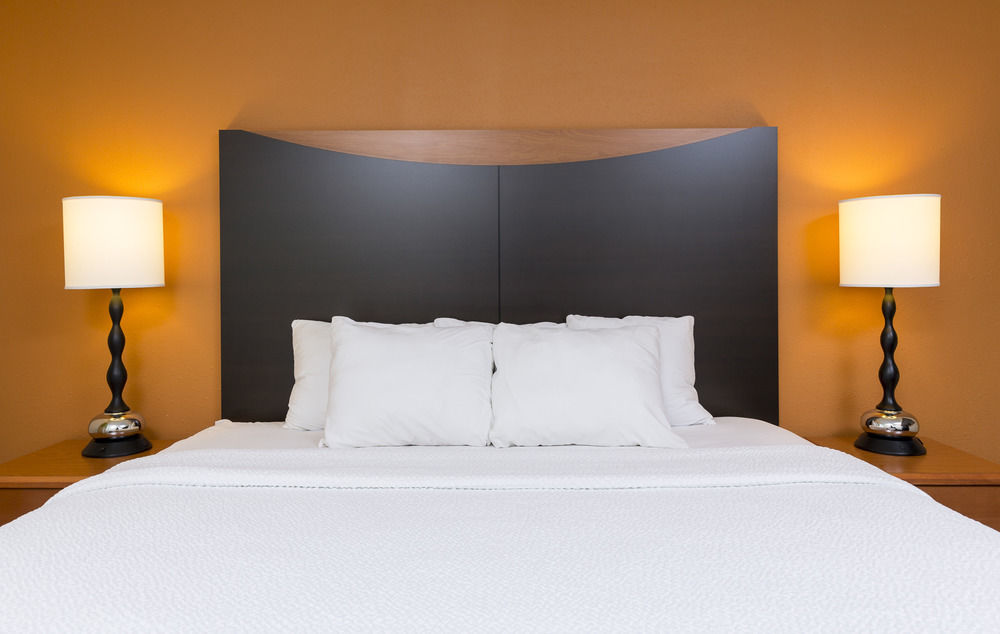 Dubuque Inn & Suites מראה חיצוני תמונה